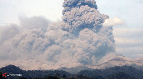 letusan-kelud-140215c
